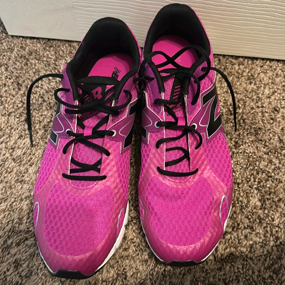 9.5 new balance running sneakers new